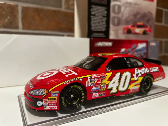 Nascar - Sterling Marlin 2001 - TARGET, escala 1/24, Autografada. 