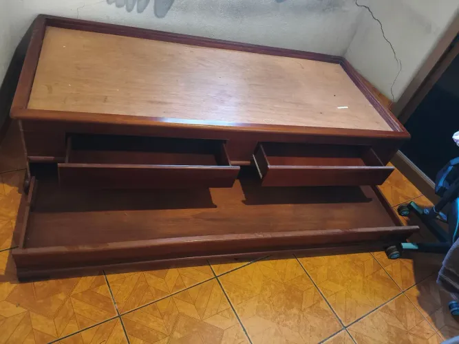 Bazar vende Ótima cama com gavetas e e outra cama q fica em baixo por 295 reais
