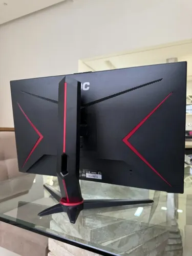 Monitor Gamer AOC Hero 27 IPS 144Hz 1ms Ajuste de Altura G-Sync 27G2/BK