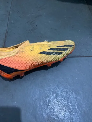 VENDO CHUTEIRA ADIDAS ORIGINAL ( usada poucas vezes pq ta pequena )