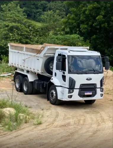 Caminhão cargo 2429 basculante ano 2015