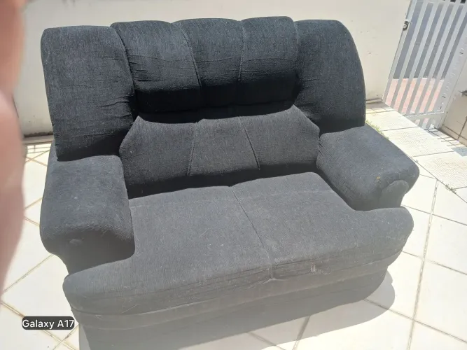 Sofá usado 2 lugares.Estou vendendo por 250.00 reais . FALAR COM Deraci *