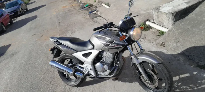 Twister Cbx 250 troco em carro