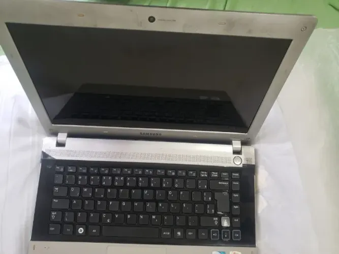 Vendo Notebook Samsung RV411 com  defeito, Notebook Sony Vaio com defeito.