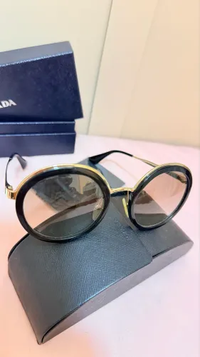Óculos de Sol Prada Acetate Round Preto c dourado