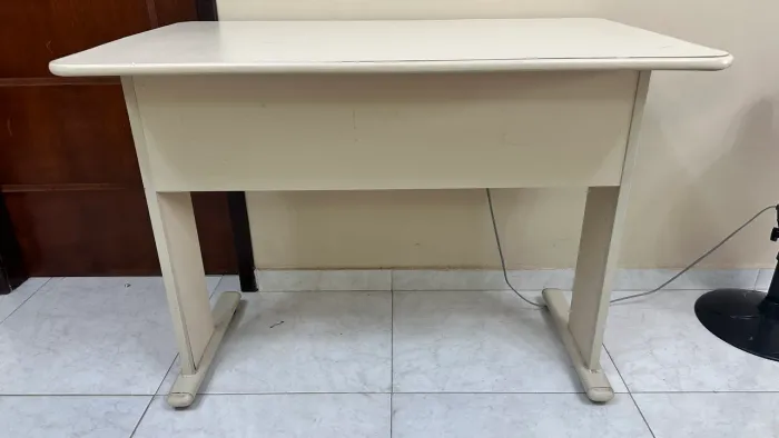 Mesa para computador pequena