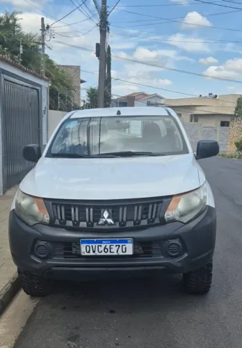 Mitsubishi L200 Triton Sport GLX 2.4 CD Diesel Mec. 2020