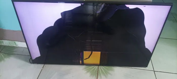 Tv Samsung 43 polegadas 4k tela trincada