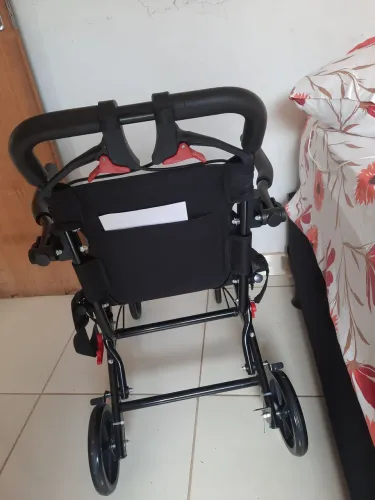 Vende!! cardeira de rodas  nova