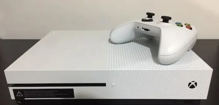 Xbox One Slim 