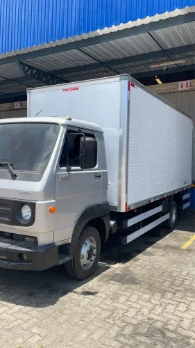 Vw 8160 delivery com baú seco