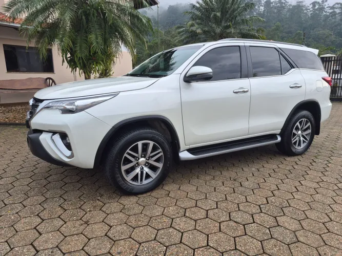 Toyota Hilux SW4 SRX 4X4 2.8 TDI 16V Dies. Aut. 2018