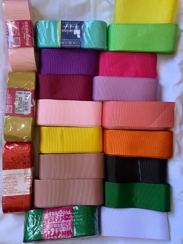 Lote de fitas para artesanato/laços. Mais de 200 cores/estampas