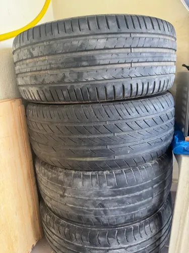 Pneu aro 17 235/50