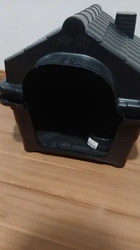 Vendo casinha para porte pequeno , comprei na shopee e veio errado , ela é de encaixe.
