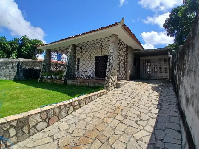 EXCELENTE CASA EM MANAÍRA