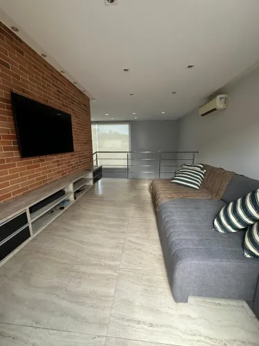 Casa duplex em Araçás
