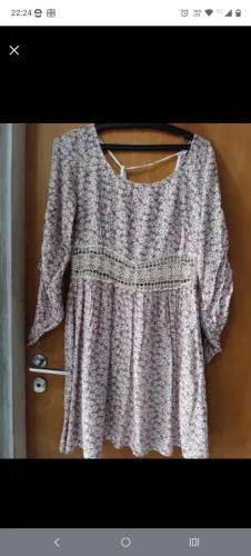 Vestido soltinho de florzinha com rendado na barriga e meia manga muito delicado tamanho P