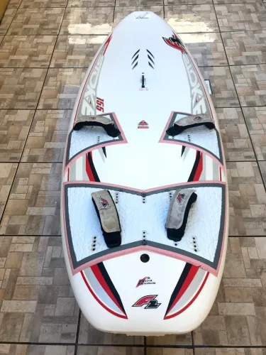 Prancha de windsurf JP Stoke F2 155lts. Comprimento 260cm, largura 80cm