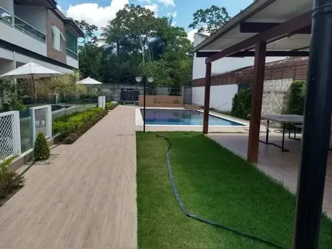 condomínio com 4 unidades, muito aconchegante e agradável, piscina, projeto maravilhoso!!!