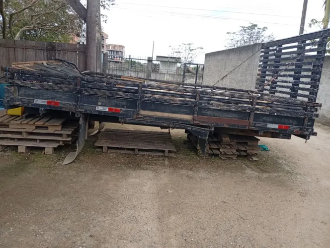 Vende carroceria de caminhão 