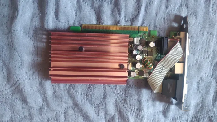 Placa de Vídeo Zogis NVIDIA GeForce 7200GS