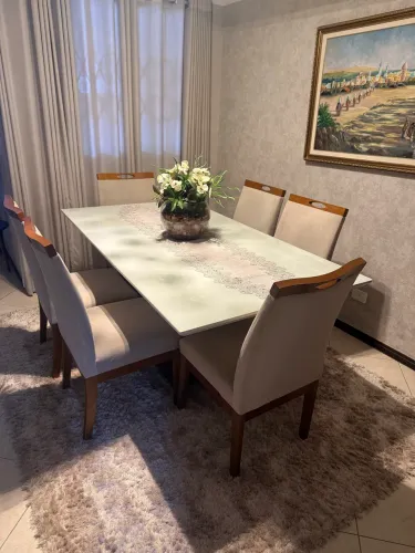 Mesa 6 lugares com cadeiras