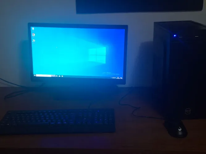 Computador 16gb ram 240gb ssd Placa de vídeo Nvidia 8400gs i5 2400 monitor teclado e mouse