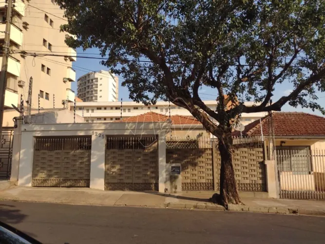 Locação de Casas / Padrão na cidade de Araraquara