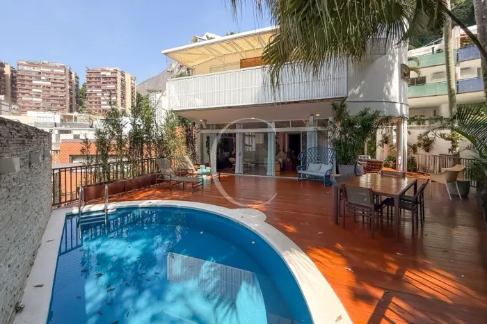 Seu Refúgio no Leblon | Casa no Jardim Pernambuco | 4 suítes | Reformada