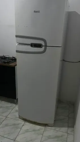Vendo geladeira em perfeito estado 1200 aceito propostas