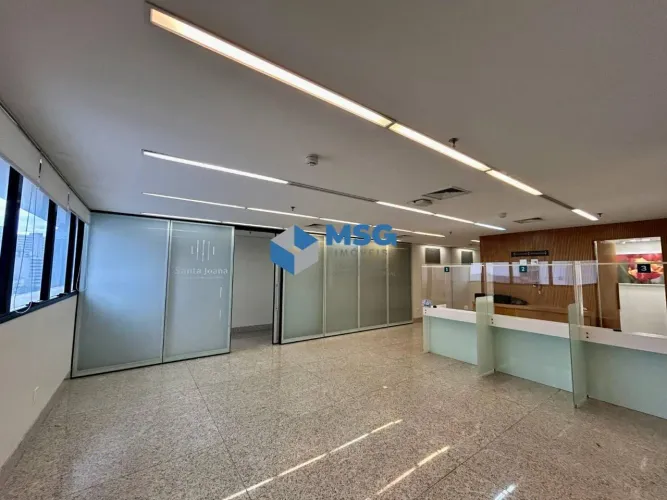 Andar Comercial 281m² com 11 Banheiros, Gerador e 6 Vagas Próximo ao metrô Vergueiro