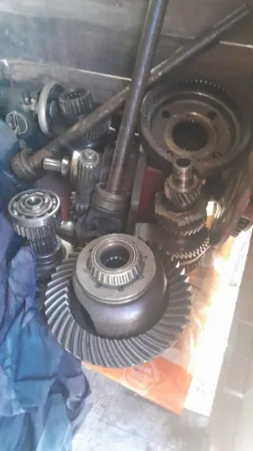 Vendo peças de trator New holland 
