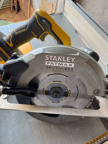 Serra circular Stanley 7,1/4 a bateria 20v