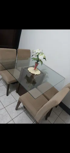 Mesa de vidro c/ 4 cadeiras (Leia)