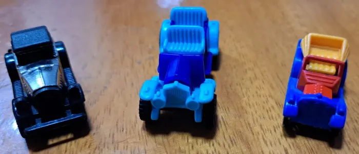LOTE - KINDER OVO ANTIGO COLEÇÃO MINI CARRINHOS VINTAGE FERRERO