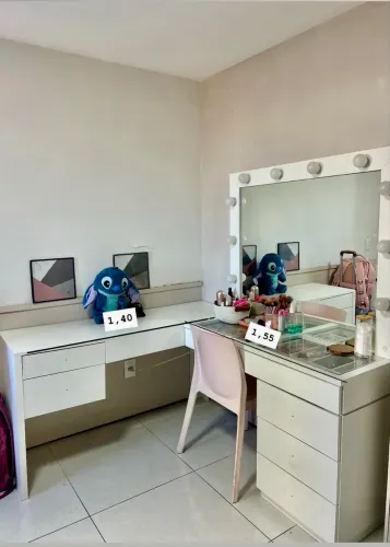 PENTEADEIRA CAMARIM + ESCRIVANINHA - R$ 1.150,00
