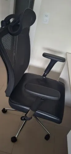 Cadeira presidente tela preta ergonômica