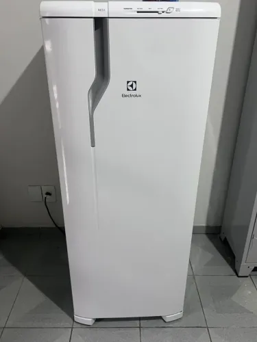 Refrigerador 240L 1 Porta