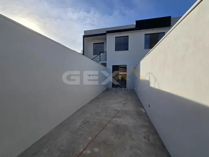Sobrado à venda no bairro Belvedere, 3 quartos, 1 suíte e 2 vagas.