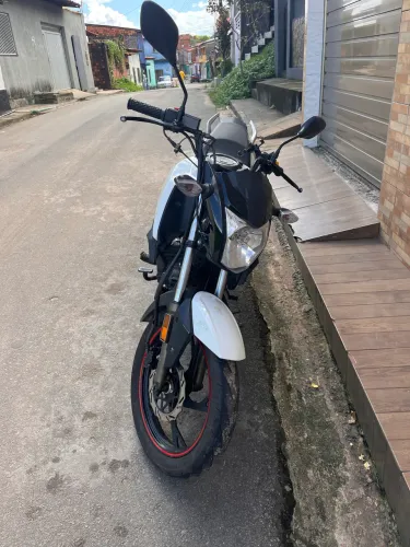 Aluga-se moto