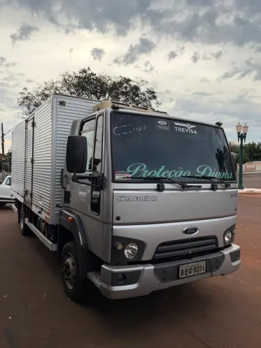 Ford Cargo 816 S Baú refrigerado ano 2018