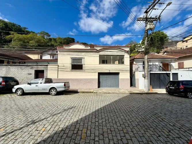 CASA COM 3 QUARTOS NO CENTRO HISTÓRICO DE PETRÓPOLIS  RESIDENCIAL OU COMERCIAL