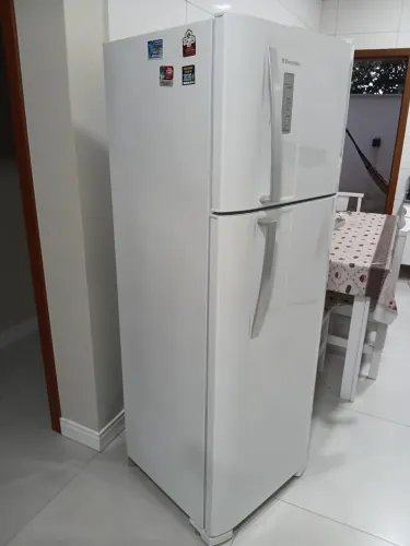 VENDO Refrigerador Eletrolux 310L