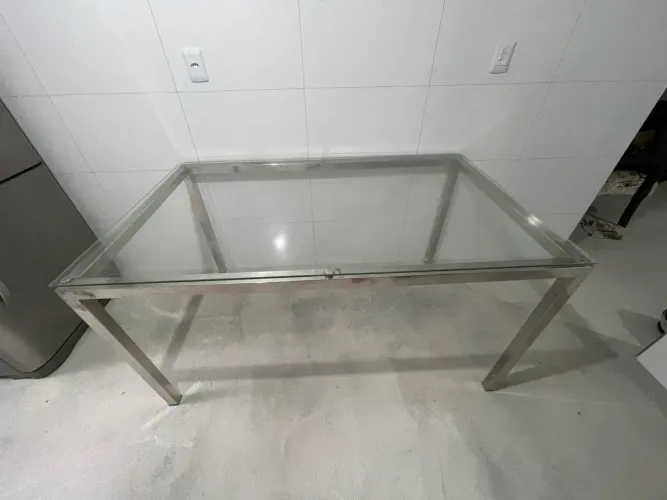 Mesa de Jantar em Aço Inox com Tampo de Vidro 1,50m - R$ 1.000,00