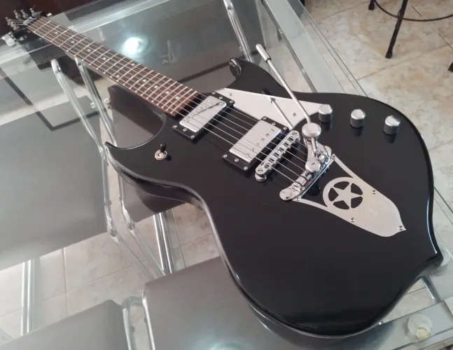 Guitarra Silvertone Paul Stanley Indonésia