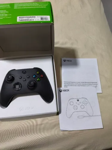 Controle Xbox séries excelente estado com caixa e cabo