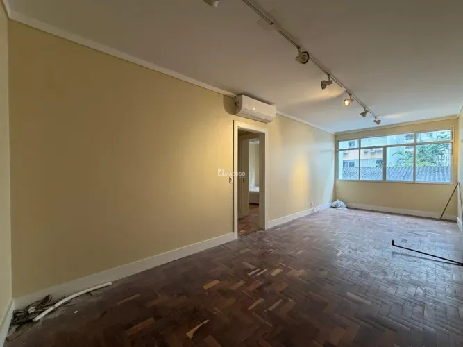 Apartamento a venda no Itaim Bibi com 2 dormitórios, sendo 1 suíte. 1 vaga de garagem.