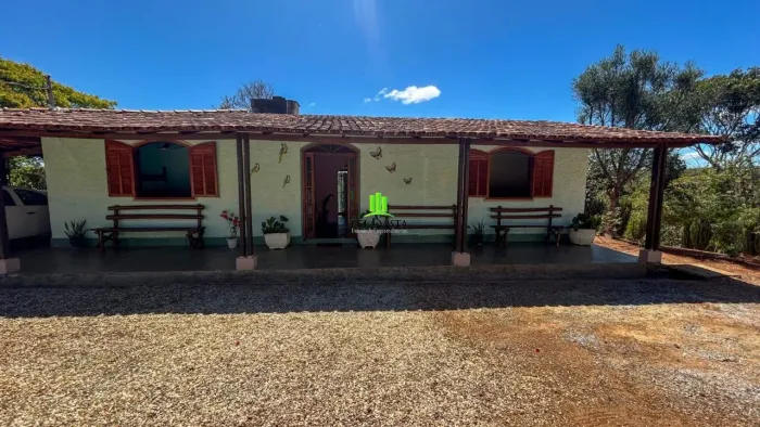 Casa com Pomar Privativo e Amplo Terreno