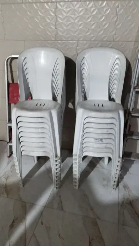 Cadeiras de plástico